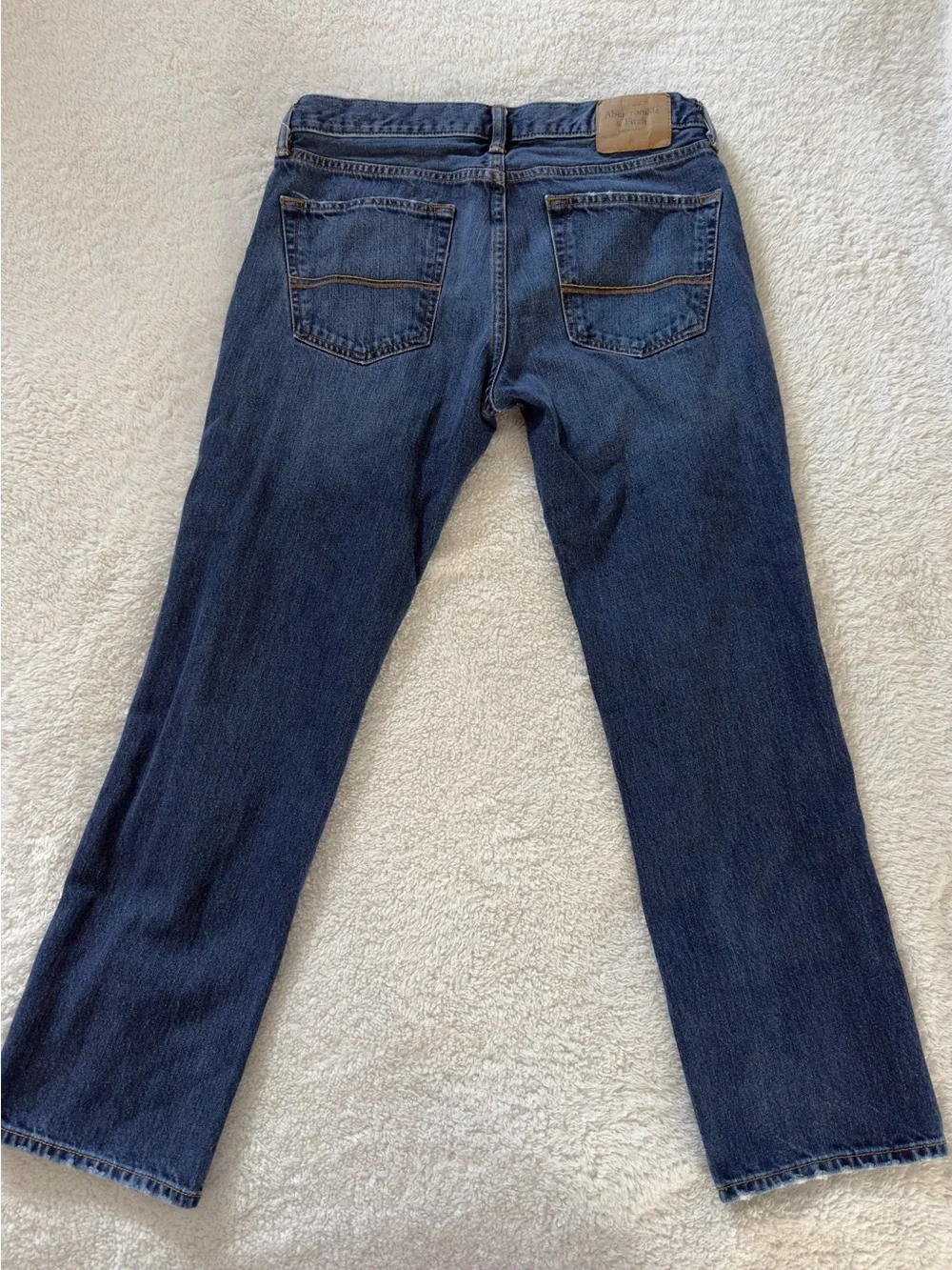 Abercrombie & Fitch Men's Dark Blue Straight-Leg Jeans size 32 x 30
